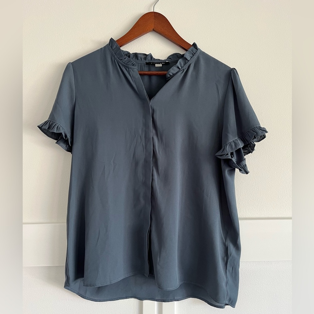 Tahari Women’s Blouse Short sleeve t shirt button up size small dusty blue